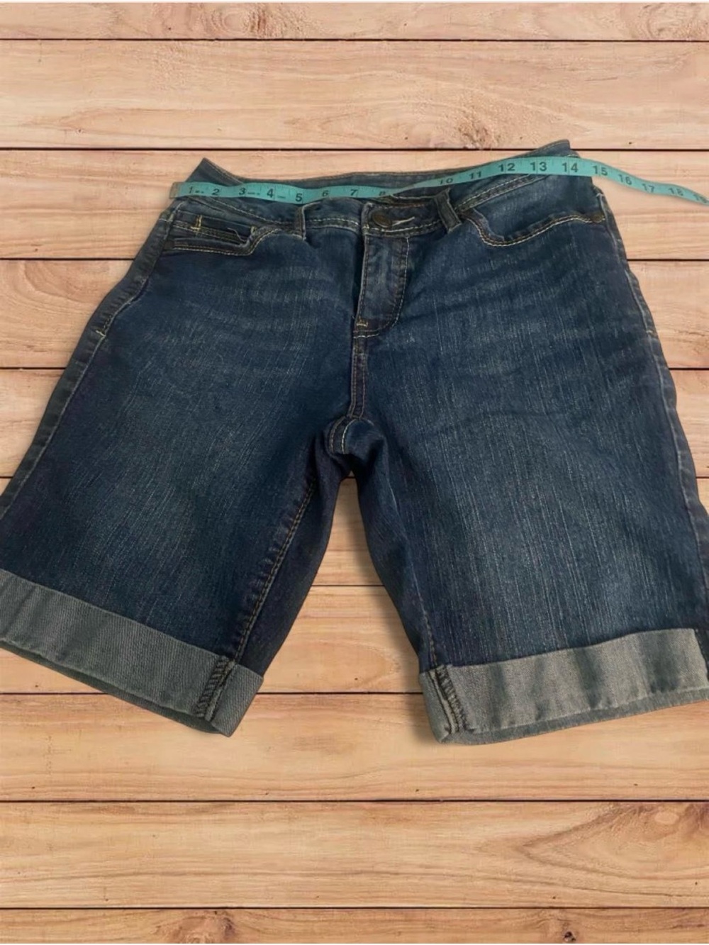 Y2K classic Cuffed dark wash Denim Bermuda Shorts size 4